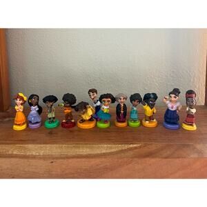 Disney Encanto Mi Familia Figurine Set /Cake Toppers/12 Madrigal Family Figures